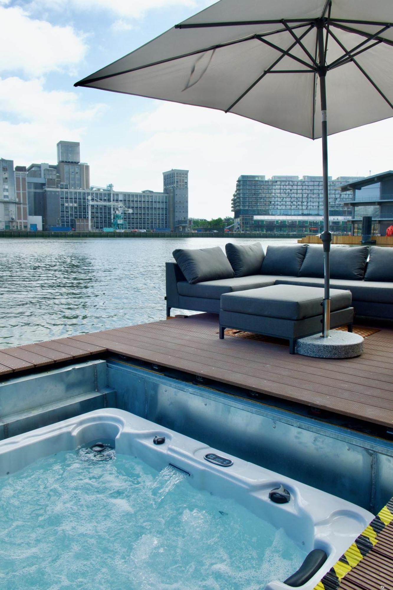 Villa Wikkelboats At Floating Rotterdam Rijnhaven Esterno foto